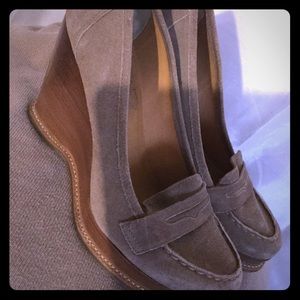 NEVER WORN ❗️Tan wedges.